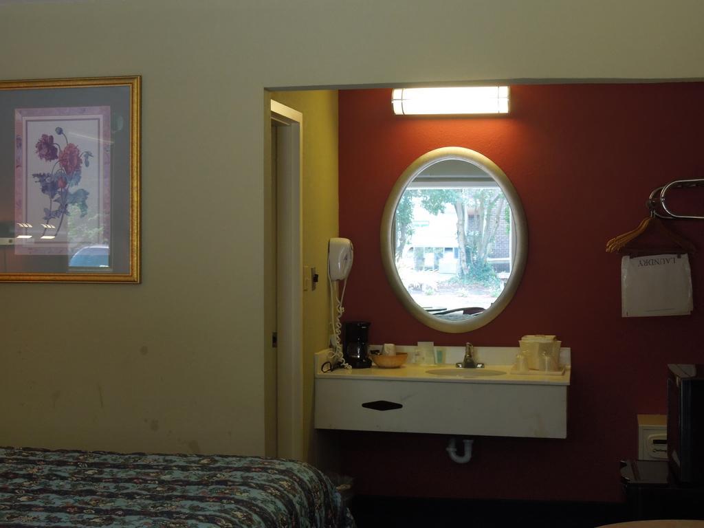 Red Roof Inn Williamsburg Luaran gambar