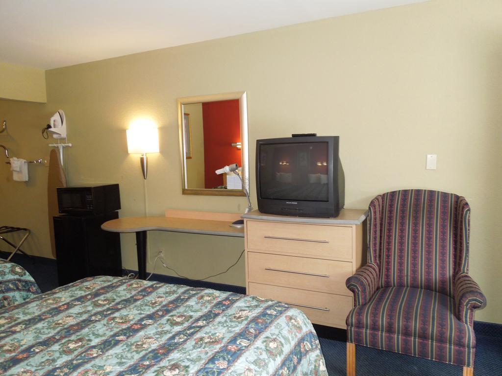 Red Roof Inn Williamsburg Bilik gambar