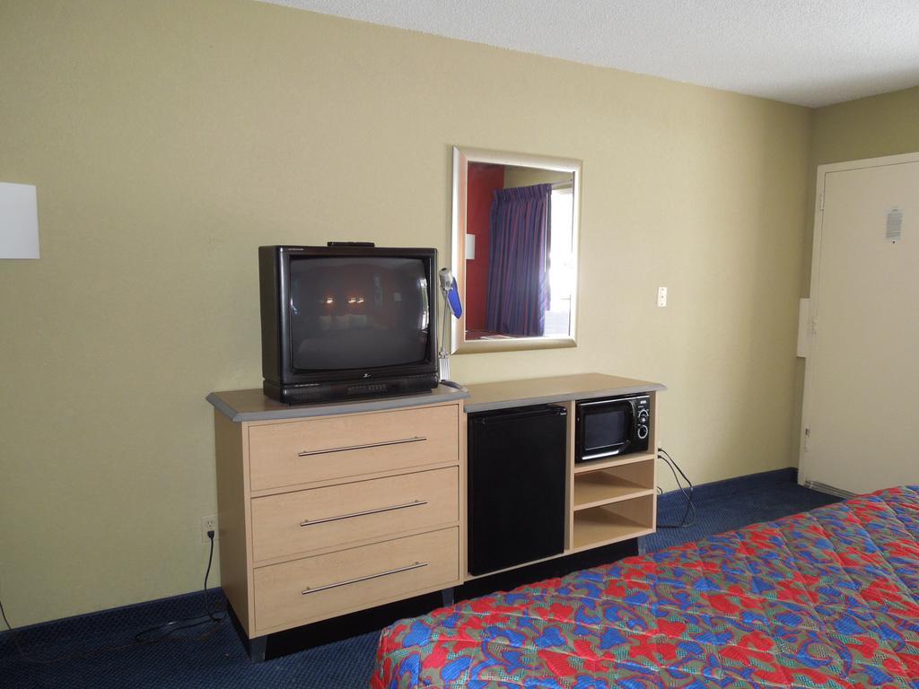 Red Roof Inn Williamsburg Bilik gambar