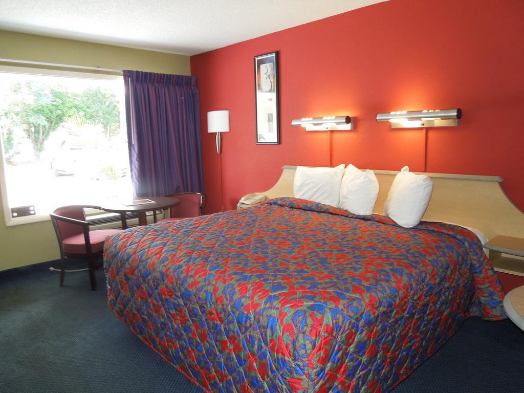 Red Roof Inn Williamsburg Bilik gambar