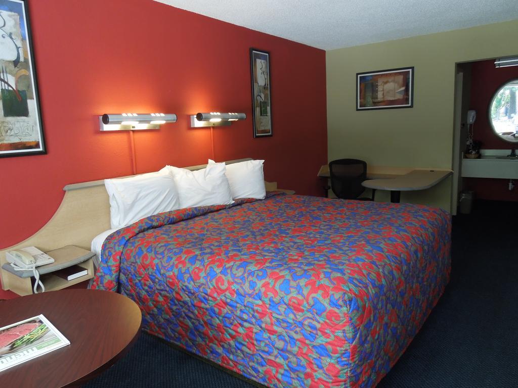 Red Roof Inn Williamsburg Bilik gambar